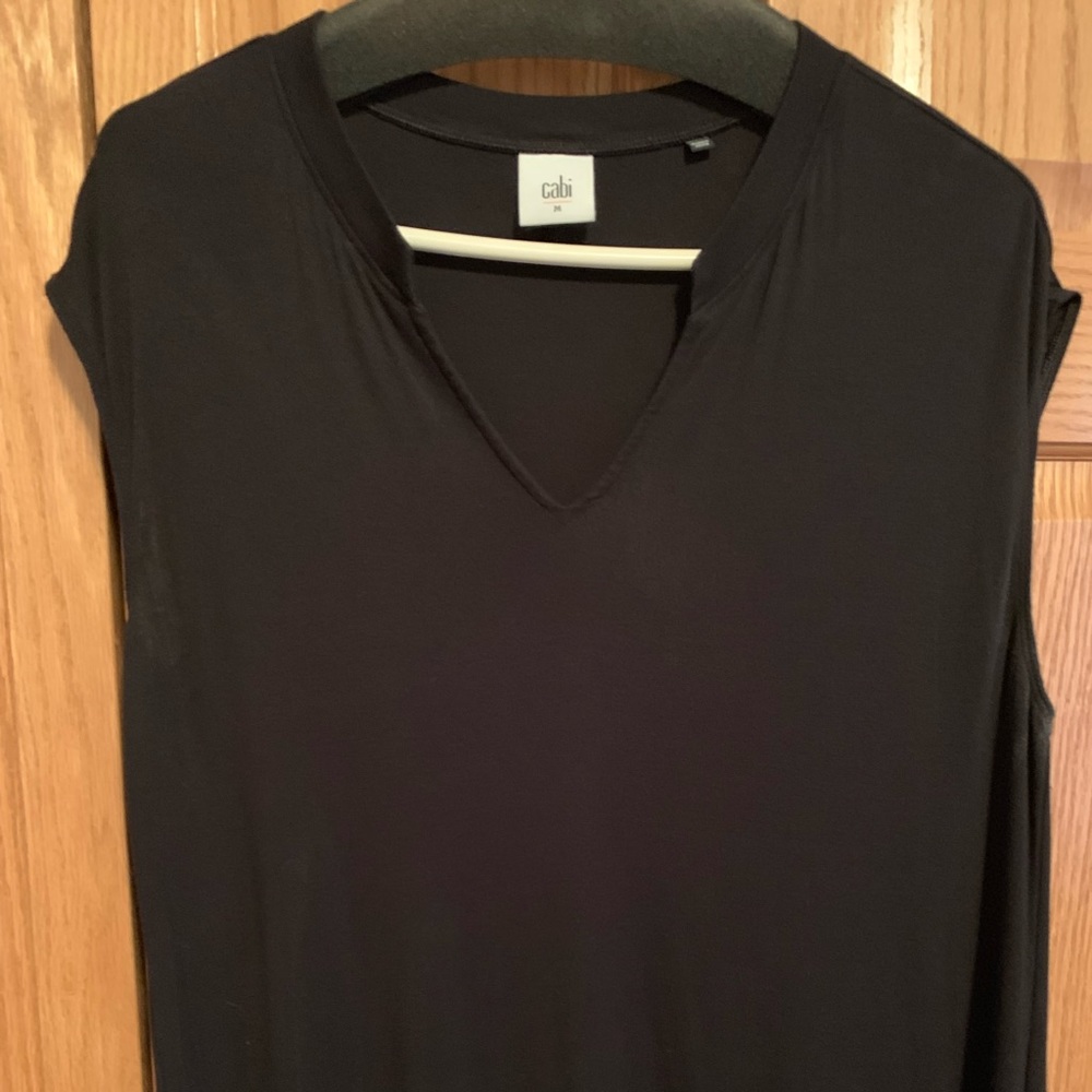 Black notch tee